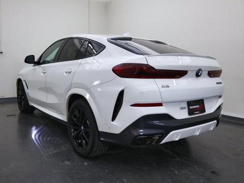 2023 BMW X6 M50i