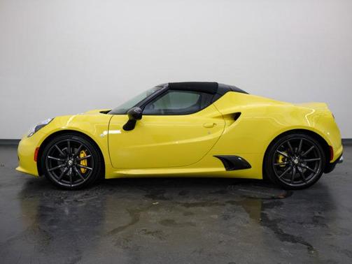 2015 Alfa Romeo 4C Spider Base
