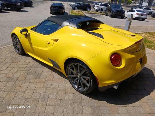 2015 Alfa Romeo 4C Spider Base