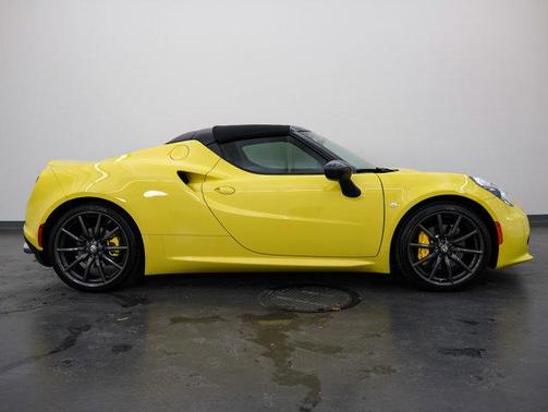 2015 Alfa Romeo 4C Spider Base
