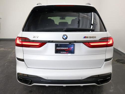 2021 BMW X7 M50i