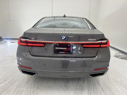 2022 BMW 750 i xDrive