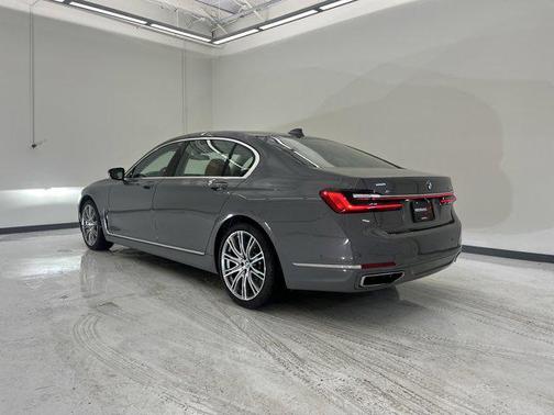 2022 BMW 750 i xDrive