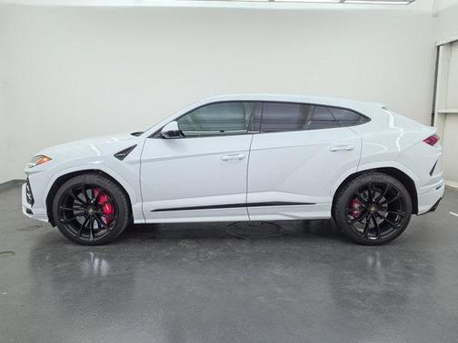 White 2021 Lamborghini Urus Base