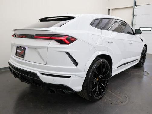 White 2021 Lamborghini Urus Base
