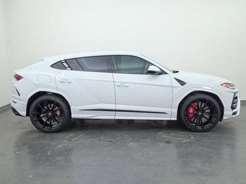 White 2021 Lamborghini Urus Base