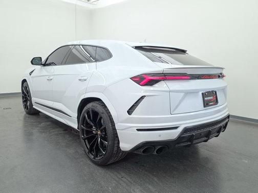 White 2021 Lamborghini Urus Base