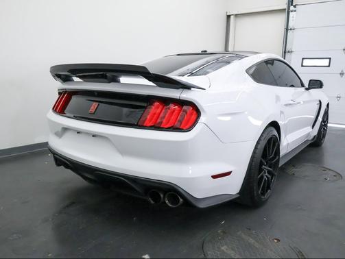Oxford White 2017 Ford Shelby GT350 Base