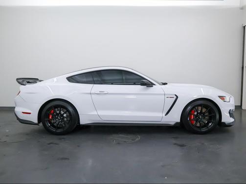 Oxford White 2017 Ford Shelby GT350 Base