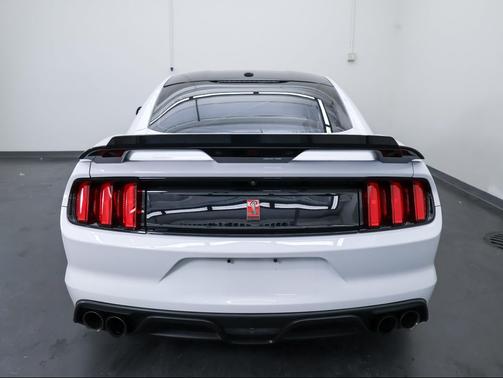 Oxford White 2017 Ford Shelby GT350 Base