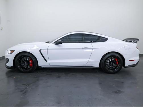 Oxford White 2017 Ford Shelby GT350 Base