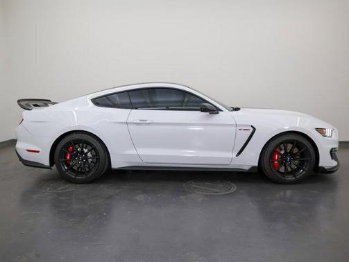 Oxford White 2017 Ford Shelby GT350 Base