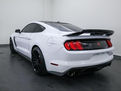 Oxford White 2017 Ford Shelby GT350 Base