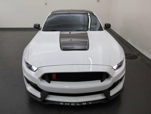 Oxford White 2017 Ford Shelby GT350 Base