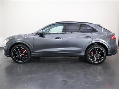 Daytona Gray Pearl Effect 2023 Audi Q8 55 Premium Plus