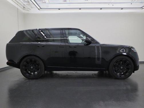 2023 Land Rover Range Rover P530 SE