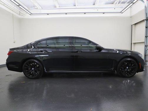 2022 BMW M760 xDrive