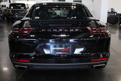 2018 Porsche Panamera 4
