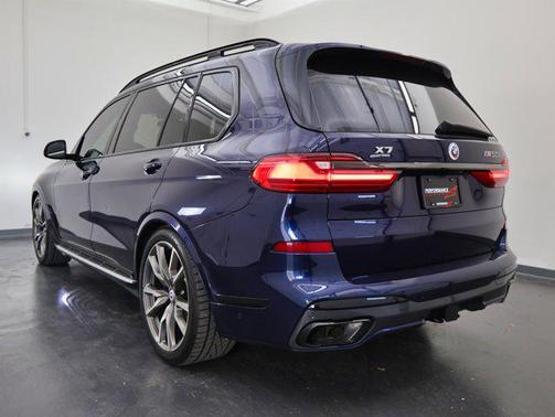 2022 BMW X7 M50i