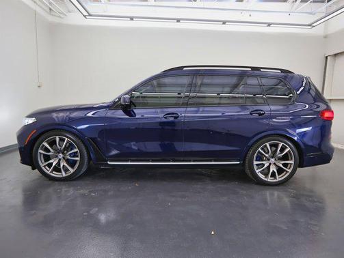 2022 BMW X7 M50i