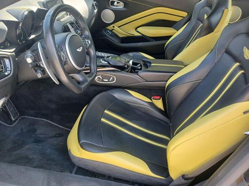 Onyx Black 2019 Aston Martin Vantage Base