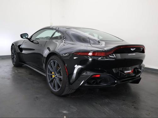 Onyx Black 2019 Aston Martin Vantage Base