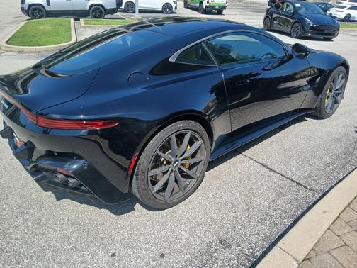 Onyx Black 2019 Aston Martin Vantage Base