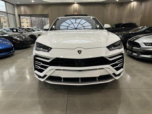 2022 Lamborghini Urus Base