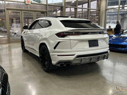 2022 Lamborghini Urus Base