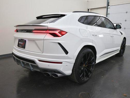 2022 Lamborghini Urus Base