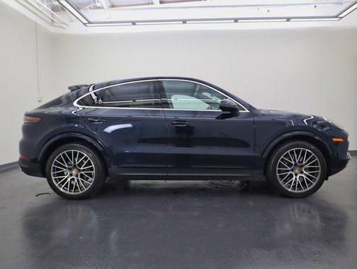 2022 Porsche Cayenne Base