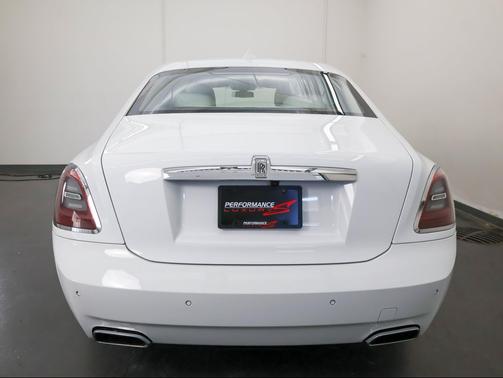 Arctic White 2022 Rolls-Royce Ghost