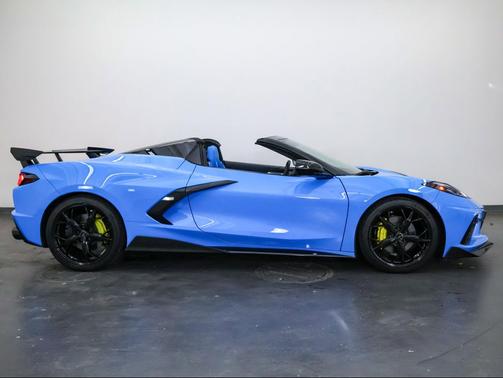 Rapid Blue 2022 Chevrolet Corvette Stingray w/3LT