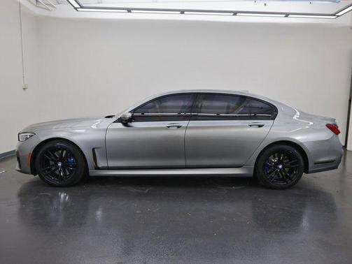 2022 BMW 750 i xDrive
