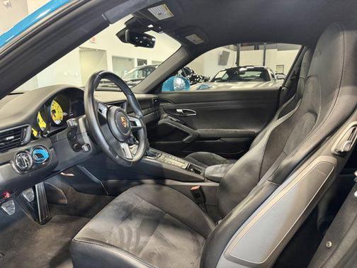 2019 Porsche 911 Carrera GTS