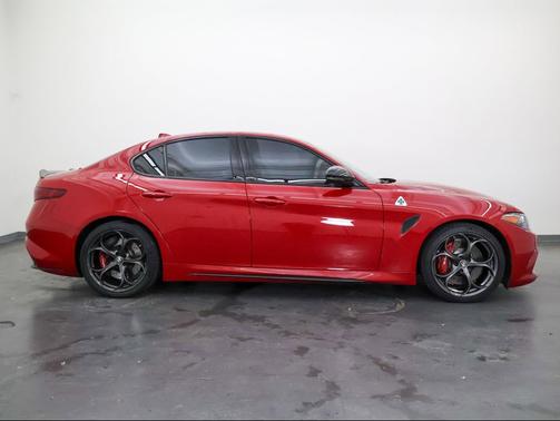 Alfa Rosso 2022 Alfa Romeo Giulia Quadrifoglio
