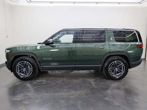 2025 Rivian R1S Adventure