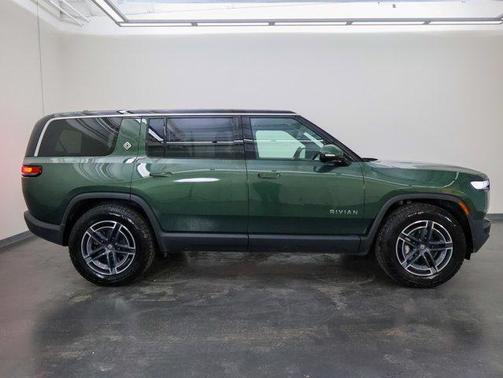 2025 Rivian R1S Adventure