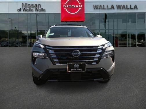 Champagne Silve 2026 Nissan Rogue Platinum
