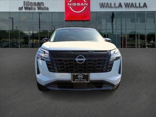 White / Black 2026 Nissan Pathfinder Platinum