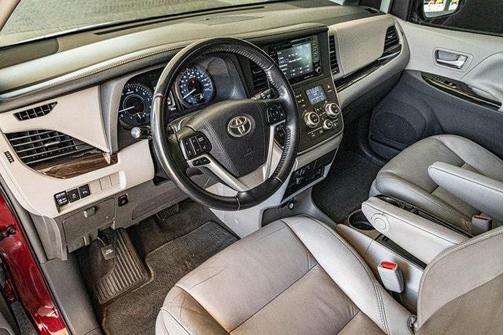 2018 Toyota Sienna XLE Premium