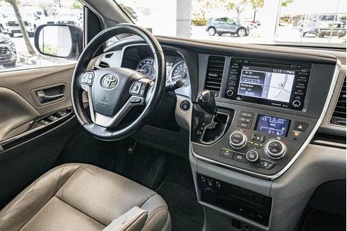 2018 Toyota Sienna XLE Premium