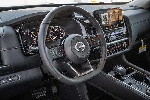 2025 Nissan Pathfinder SL 4WD
