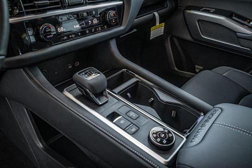 2025 Nissan Pathfinder SL 4WD
