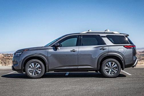 2025 Nissan Pathfinder SL 4WD