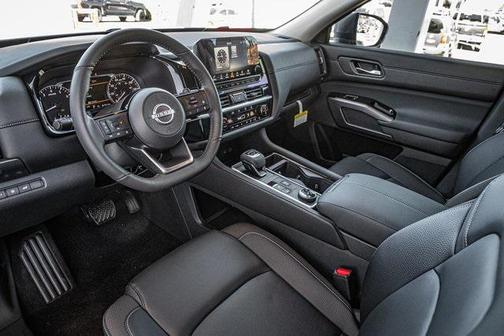 2025 Nissan Pathfinder SL 4WD