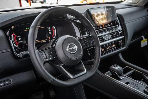 2025 Nissan Pathfinder Platinum 4WD