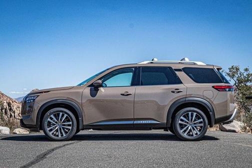 2025 Nissan Pathfinder Platinum 4WD