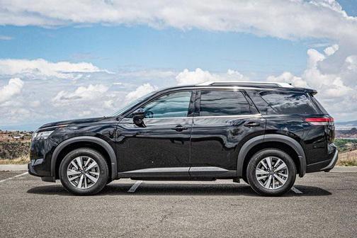 2024 Nissan Pathfinder SL 4WD