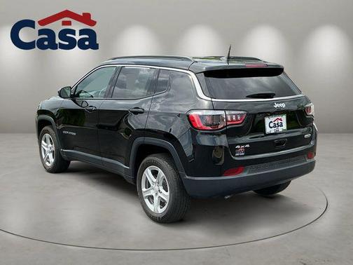 Diamond Black Crystal Pearlcoat 2023 Jeep Compass Latitude